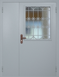 Полуторная техническая дверь RAL 7040 с широким стеклопакетом и решеткой
