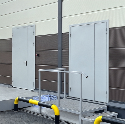 Полуторные серые двери ei