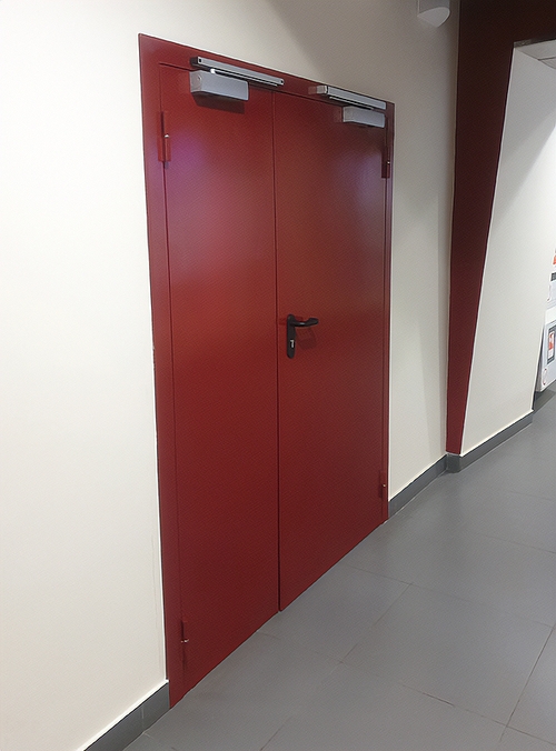 Дверь EI красного цвета